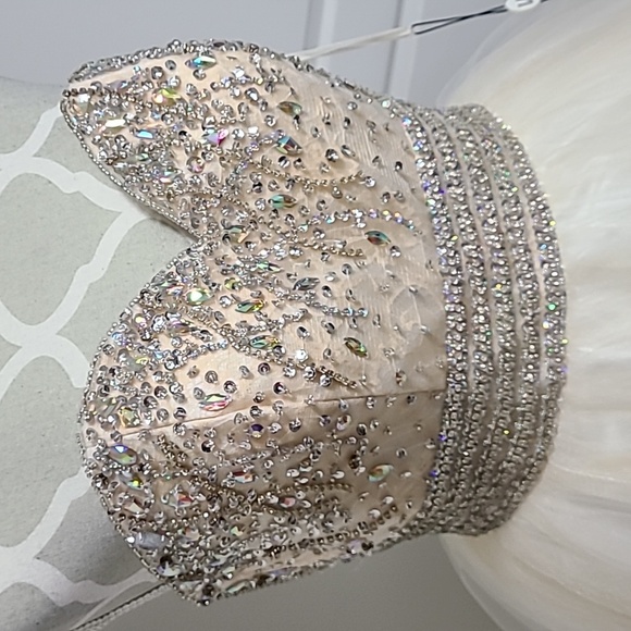 La Merchandises Fashion Apparel Sweetheart Dress - Picture 3 of 7